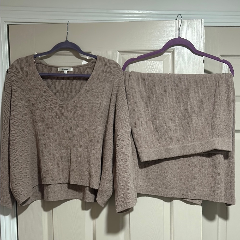 Women's V-Neck Sweater in Taupe